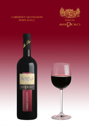 CABERNET SAUVIGNON PIAVE D.O.C. Vino caratterizzato da vigore e complessità, generosamente elargiti dai nostri terreni e dal felice microclima. L’invecchiamento in botte ne ha esaltato la naturale armonia. È indicato per salumi e formaggi stagionati, arrosti di carni bianche e rosse, cacciagione e selvaggina. Da servire ad una temperatura di 18-20° C.