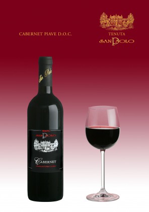 CABERNET PIAVE D.O.C. Vino deciso nel carattere e nel suo profumo erbaceo. L’austerità e la morbidezza si accordano in una sintesi felice.  È indicato per arrosti di carni bianche e rosse e carni alla griglia. Da servire ad una temperatura di 18-20° C.